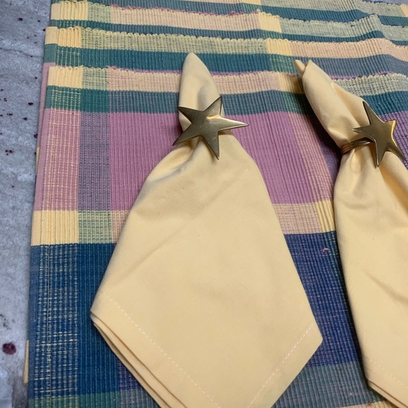 Set of Four Placemats with Four Yellow Cloth Napkins and Brass Star Napkin Rings - Picture 2 of 6